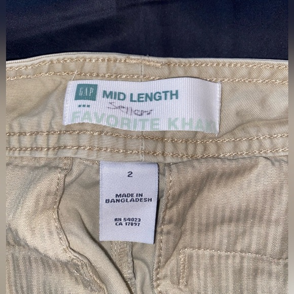 GAP Women’s 3-in inseam khaki shorts - Picture 3 of 3
